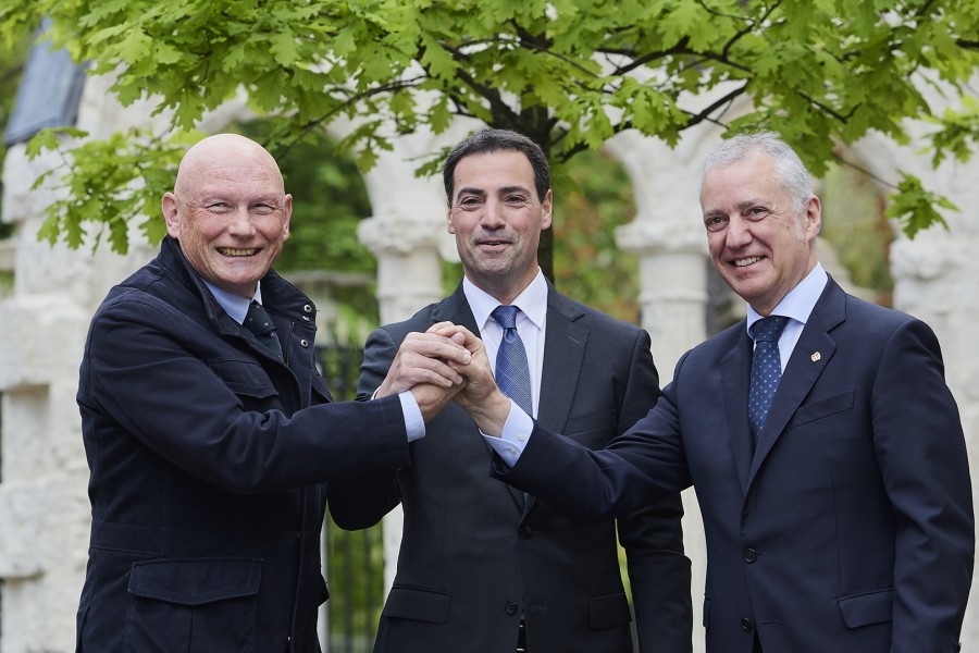 “La foto de los Lehendakaris Ibarretxe y Urkullu con Imanol Pradales simboliza el verdadero ciclo que se abrirá el domingo en Euskadi”